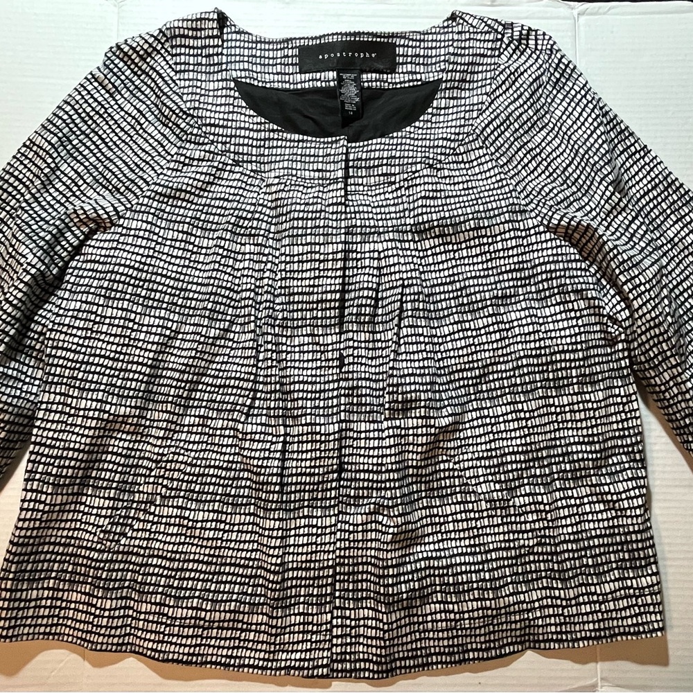 Apostrophe Monochrome Textured Top